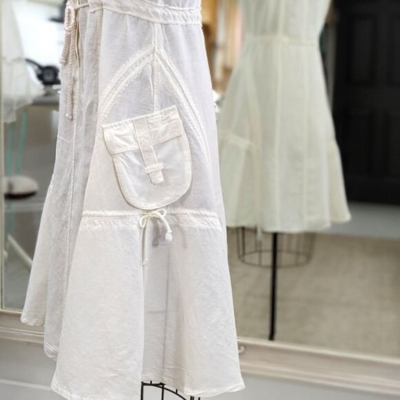 Elegant White Midi Dress - Picture 7 of 8